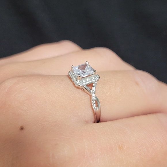 3/$30💍 Charmed Aroma Sterling Silver Ring - Picture 2 of 3